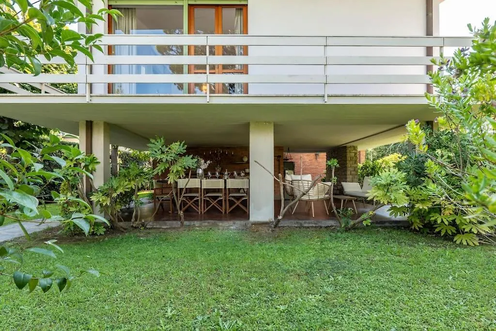 Holiday home Quiete Villa,Exclusive Garden In Forte Dei Marmi Italy