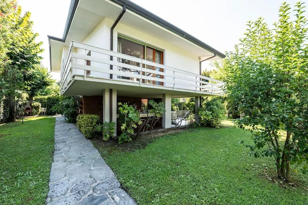 Quiete Villa,Exclusive Garden In Forte Dei Marmi Holiday home